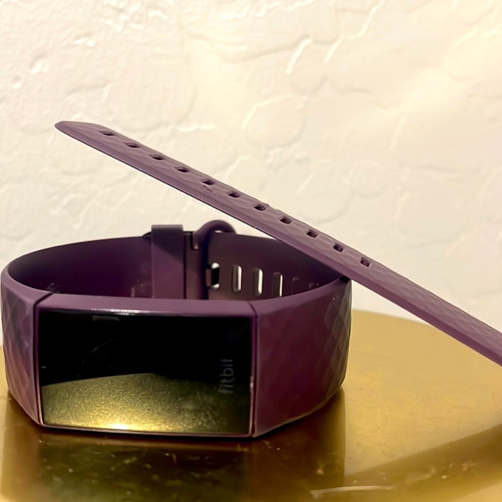 Fitbit fitness tracker charge 4